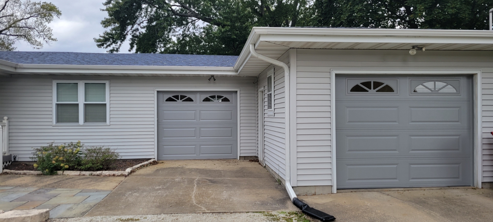 CHI Model 4283 Grey Residential Installation Door Masters